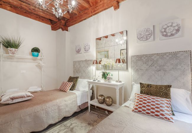 Appartamento a Lucca - Casa AriasARIAS APARTMENT in the iconic Piazza San Michele Appartamento a Lucca - Casa AriasARIAS APARTMENT in the iconic Piazza San Michele