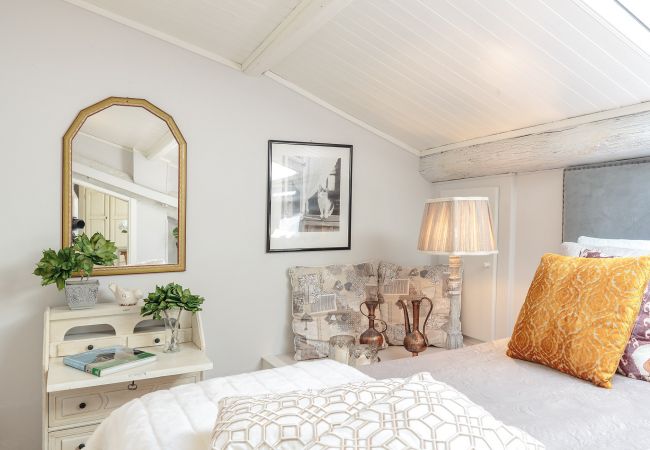 Appartamento a Lucca - Spacious Home with Elevator along Via Guinigi inside the Lucca Walls Appartamento a Lucca - Spacious Home with Elevator along Via Guinigi inside the Lucca Walls