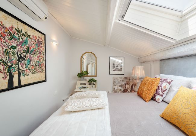 Appartamento a Lucca - Spacious Home with Elevator along Via Guinigi inside the Lucca Walls Appartamento a Lucca - Spacious Home with Elevator along Via Guinigi inside the Lucca Walls