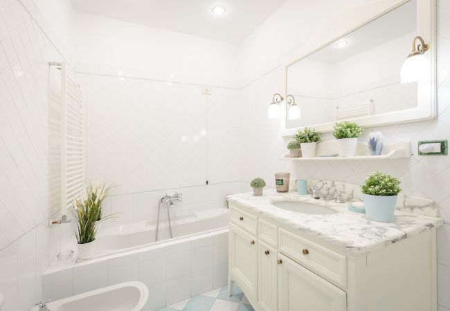 Appartamento a Lucca - SANTA CROCE Apartment, Central and Convenient Appartamento a Lucca - SANTA CROCE Apartment, Central and Convenient