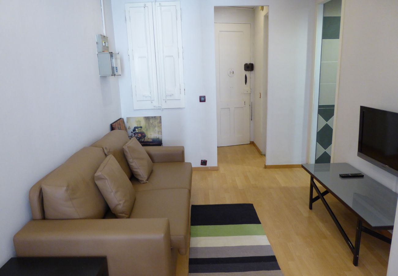 Appartamento a Barcelona - Bonito piso en alquiler por días en Gracia, Barcelona centro. Luminoso, tranquilo y bien situado. Appartamento a Barcelona - Bonito piso en alquiler por días en Gracia, Barcelona centro. Luminoso, tranquilo y bien situado.