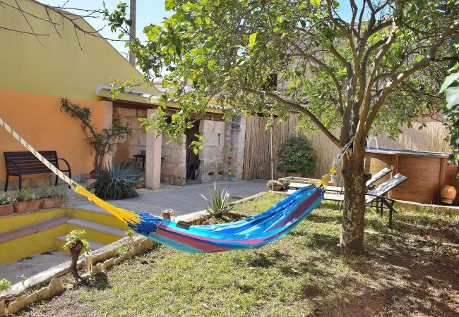 Casa a Muro - Casa de Pueblo 015 con piscina privada, jardín, terraza, barbacoa y WiFi Casa a Muro - Casa de Pueblo 015 con piscina privada, jardín, terraza, barbacoa y WiFi