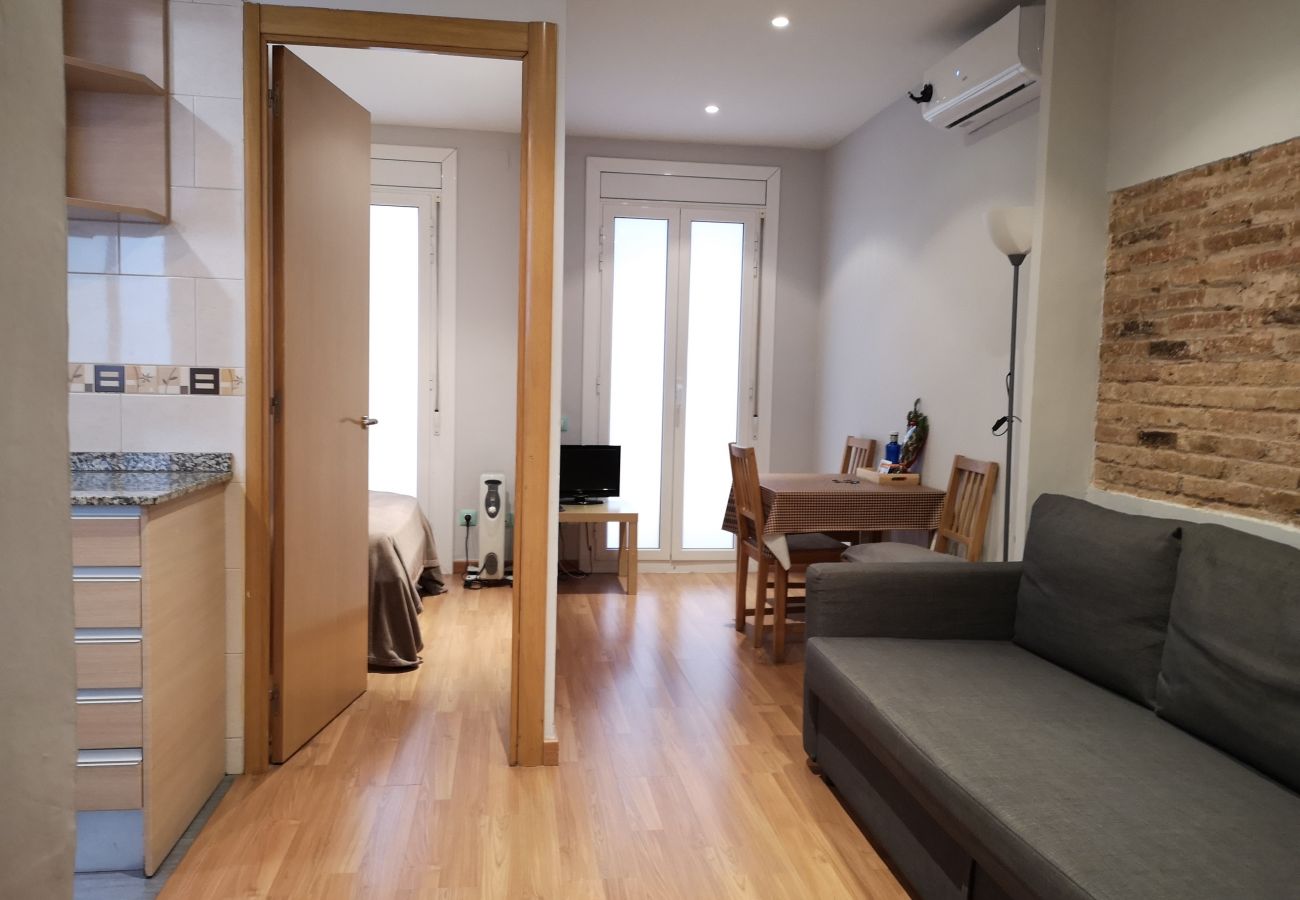 Appartamento a Barcelona - Piso bonito, restaurado en alquiler con patio terraza en Gracia, Barcelona centro Appartamento a Barcelona - Piso bonito, restaurado en alquiler con patio terraza en Gracia, Barcelona centro