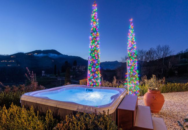 Villa a Lucca - VILLA REGINA, 4 bedrooms and a luxury style among the vineyards by Lucca Town