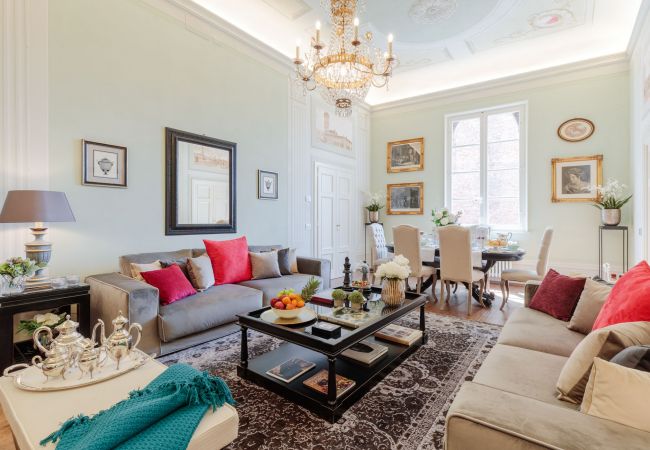 Appartamento a Lucca - THE MEDIEVAL PENTHOUSE, Indulge among History in a Luxury 5 Bedrooms Apartment Appartamento a Lucca - THE MEDIEVAL PENTHOUSE, Indulge among History in a Luxury 5 Bedrooms Apartment