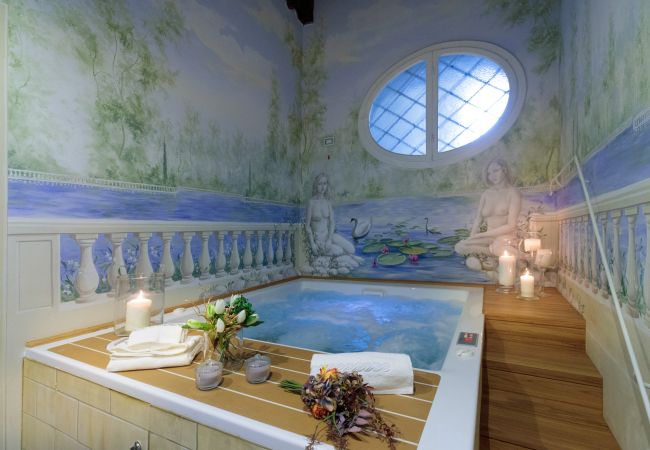 Appartamento a Lucca - THE MEDIEVAL PENTHOUSE, Indulge among History in a Luxury 5 Bedrooms Apartment Appartamento a Lucca - THE MEDIEVAL PENTHOUSE, Indulge among History in a Luxury 5 Bedrooms Apartment