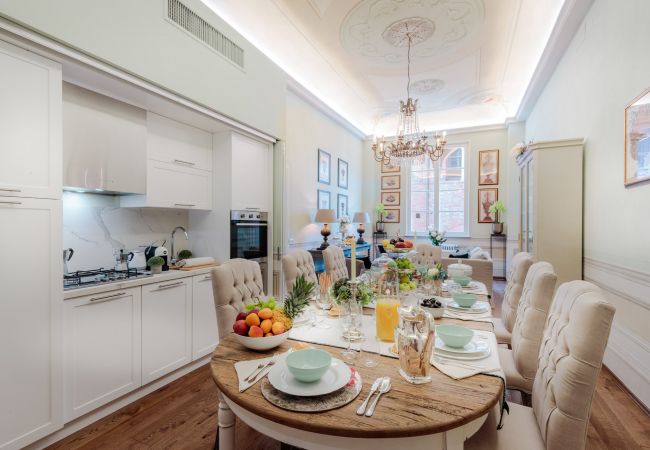 Appartamento a Lucca - THE MEDIEVAL PENTHOUSE, Indulge among History in a Luxury 5 Bedrooms Apartment Appartamento a Lucca - THE MEDIEVAL PENTHOUSE, Indulge among History in a Luxury 5 Bedrooms Apartment