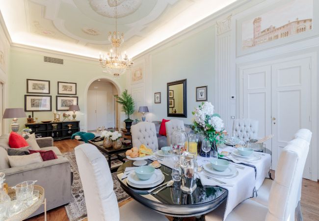 Appartamento a Lucca - THE MEDIEVAL PENTHOUSE, Indulge among History in a Luxury 5 Bedrooms Apartment Appartamento a Lucca - THE MEDIEVAL PENTHOUSE, Indulge among History in a Luxury 5 Bedrooms Apartment