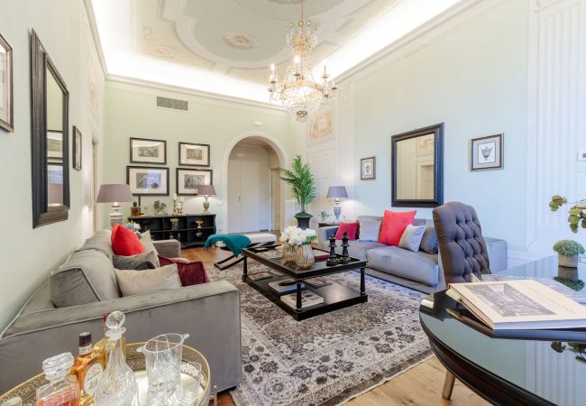 Appartamento a Lucca - THE MEDIEVAL PENTHOUSE, Indulge among History in a Luxury 5 Bedrooms Apartment Appartamento a Lucca - THE MEDIEVAL PENTHOUSE, Indulge among History in a Luxury 5 Bedrooms Apartment