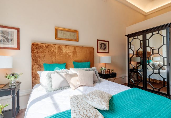 Appartamento a Lucca - THE MEDIEVAL PENTHOUSE, Indulge among History in a Luxury 5 Bedrooms Apartment Appartamento a Lucca - THE MEDIEVAL PENTHOUSE, Indulge among History in a Luxury 5 Bedrooms Apartment