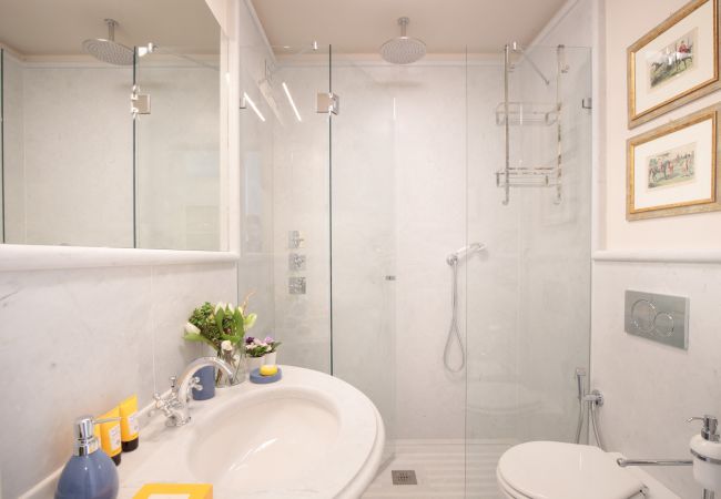 Appartamento a Lucca - THE MEDIEVAL PENTHOUSE, Indulge among History in a Luxury 5 Bedrooms Apartment Appartamento a Lucca - THE MEDIEVAL PENTHOUSE, Indulge among History in a Luxury 5 Bedrooms Apartment