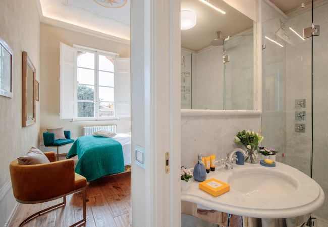 Appartamento a Lucca - THE MEDIEVAL PENTHOUSE, Indulge among History in a Luxury 5 Bedrooms Apartment Appartamento a Lucca - THE MEDIEVAL PENTHOUSE, Indulge among History in a Luxury 5 Bedrooms Apartment