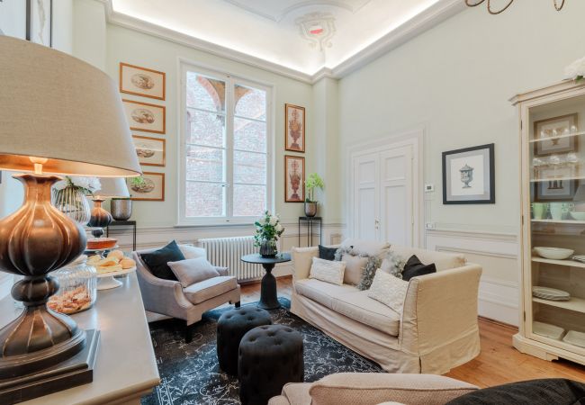 Appartamento a Lucca - THE MEDIEVAL PENTHOUSE, Indulge among History in a Luxury 5 Bedrooms Apartment Appartamento a Lucca - THE MEDIEVAL PENTHOUSE, Indulge among History in a Luxury 5 Bedrooms Apartment