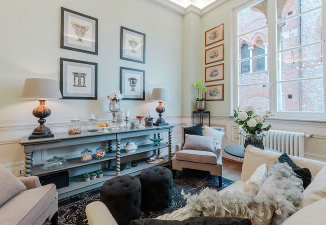 Appartamento a Lucca - THE MEDIEVAL PENTHOUSE, Indulge among History in a Luxury 5 Bedrooms Apartment Appartamento a Lucca - THE MEDIEVAL PENTHOUSE, Indulge among History in a Luxury 5 Bedrooms Apartment