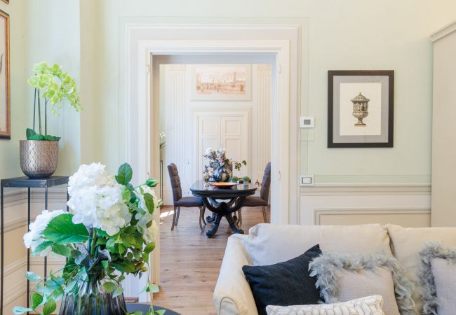 Appartamento a Lucca - THE MEDIEVAL PENTHOUSE, Indulge among History in a Luxury 5 Bedrooms Apartment Appartamento a Lucca - THE MEDIEVAL PENTHOUSE, Indulge among History in a Luxury 5 Bedrooms Apartment