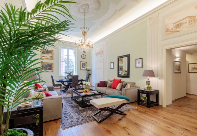 Appartamento a Lucca - THE MEDIEVAL PENTHOUSE, Indulge among History in a Luxury 5 Bedrooms Apartment Appartamento a Lucca - THE MEDIEVAL PENTHOUSE, Indulge among History in a Luxury 5 Bedrooms Apartment