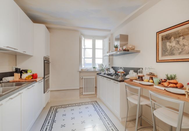 Appartamento a Lucca - THE MEDIEVAL PENTHOUSE, Indulge among History in a Luxury 5 Bedrooms Apartment Appartamento a Lucca - THE MEDIEVAL PENTHOUSE, Indulge among History in a Luxury 5 Bedrooms Apartment
