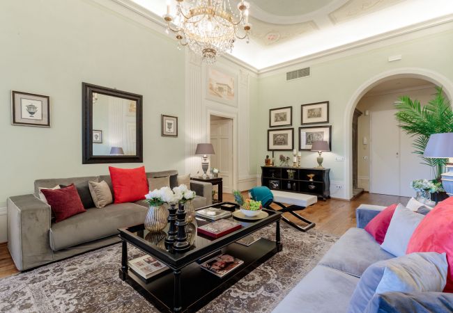 Appartamento a Lucca - THE MEDIEVAL PENTHOUSE, Indulge among History in a Luxury 5 Bedrooms Apartment Appartamento a Lucca - THE MEDIEVAL PENTHOUSE, Indulge among History in a Luxury 5 Bedrooms Apartment