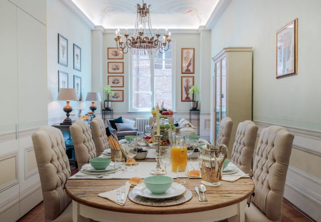 Appartamento a Lucca - THE MEDIEVAL PENTHOUSE, Indulge among History in a Luxury 5 Bedrooms Apartment Appartamento a Lucca - THE MEDIEVAL PENTHOUSE, Indulge among History in a Luxury 5 Bedrooms Apartment