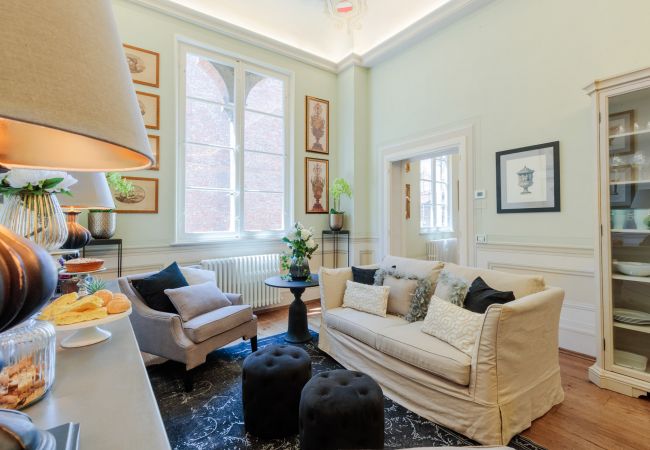 Appartamento a Lucca - THE MEDIEVAL PENTHOUSE, Indulge among History in a Luxury 5 Bedrooms Apartment Appartamento a Lucca - THE MEDIEVAL PENTHOUSE, Indulge among History in a Luxury 5 Bedrooms Apartment