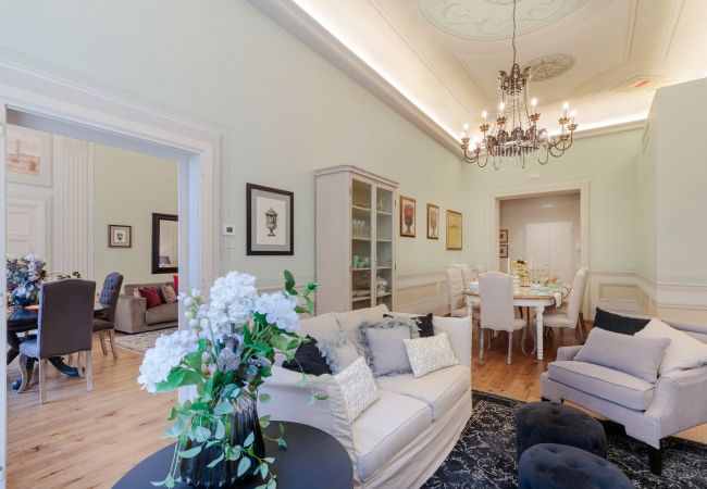 Appartamento a Lucca - THE MEDIEVAL PENTHOUSE, Indulge among History in a Luxury 5 Bedrooms Apartment Appartamento a Lucca - THE MEDIEVAL PENTHOUSE, Indulge among History in a Luxury 5 Bedrooms Apartment