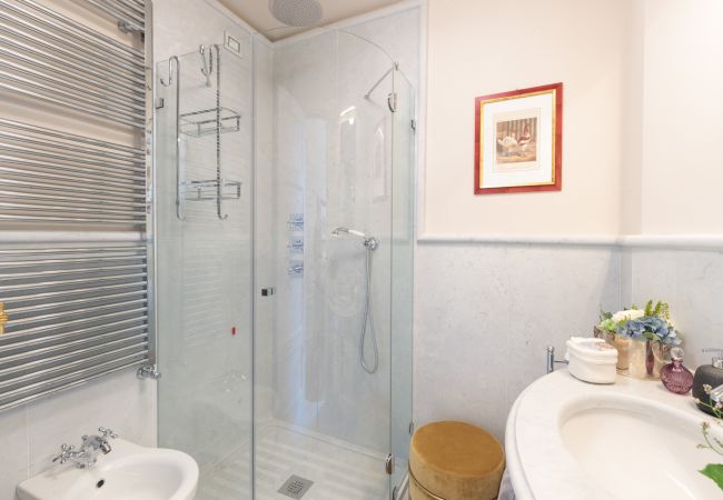Appartamento a Lucca - THE MEDIEVAL PENTHOUSE, Indulge among History in a Luxury 5 Bedrooms Apartment Appartamento a Lucca - THE MEDIEVAL PENTHOUSE, Indulge among History in a Luxury 5 Bedrooms Apartment