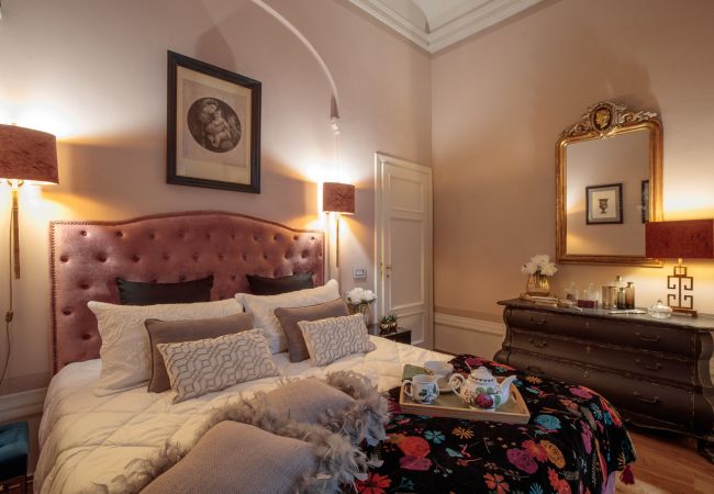 Appartamento a Lucca - THE MEDIEVAL PENTHOUSE, Indulge among History in a Luxury 5 Bedrooms Apartment Appartamento a Lucca - THE MEDIEVAL PENTHOUSE, Indulge among History in a Luxury 5 Bedrooms Apartment