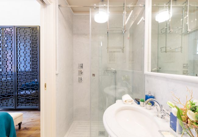 Appartamento a Lucca - THE MEDIEVAL PENTHOUSE, Indulge among History in a Luxury 5 Bedrooms Apartment Appartamento a Lucca - THE MEDIEVAL PENTHOUSE, Indulge among History in a Luxury 5 Bedrooms Apartment