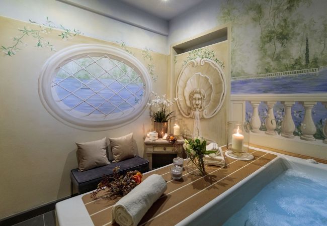 Appartamento a Lucca - THE MEDIEVAL PENTHOUSE, Indulge among History in a Luxury 5 Bedrooms Apartment Appartamento a Lucca - THE MEDIEVAL PENTHOUSE, Indulge among History in a Luxury 5 Bedrooms Apartment