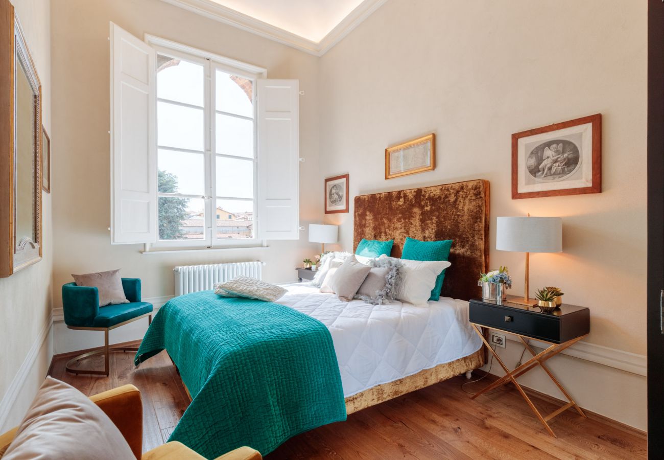 Appartamento a Lucca - THE MEDIEVAL PENTHOUSE, Indulge among History in a Luxury 5 Bedrooms Apartment Appartamento a Lucca - THE MEDIEVAL PENTHOUSE, Indulge among History in a Luxury 5 Bedrooms Apartment