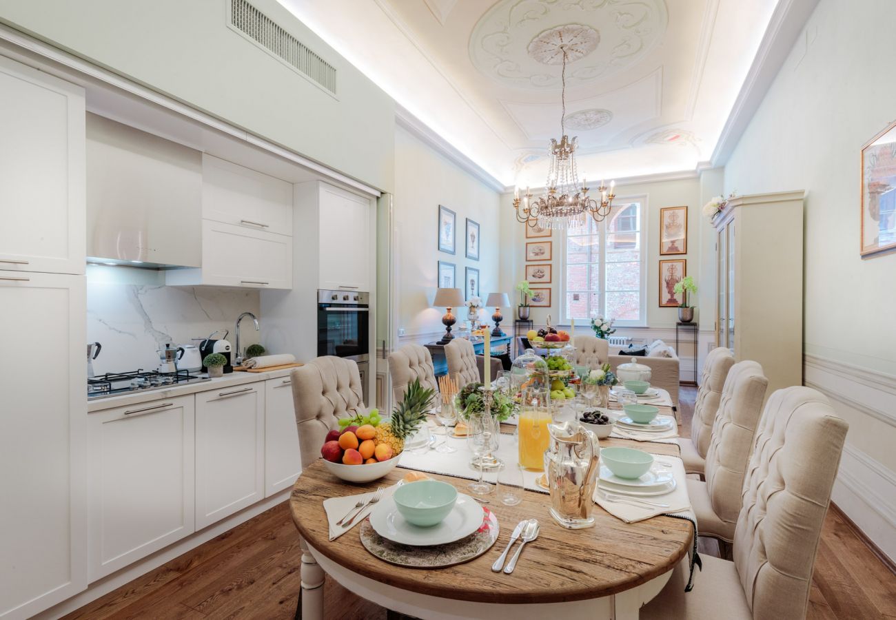 Appartamento a Lucca - THE MEDIEVAL PENTHOUSE, Indulge among History in a Luxury 5 Bedrooms Apartment Appartamento a Lucca - THE MEDIEVAL PENTHOUSE, Indulge among History in a Luxury 5 Bedrooms Apartment