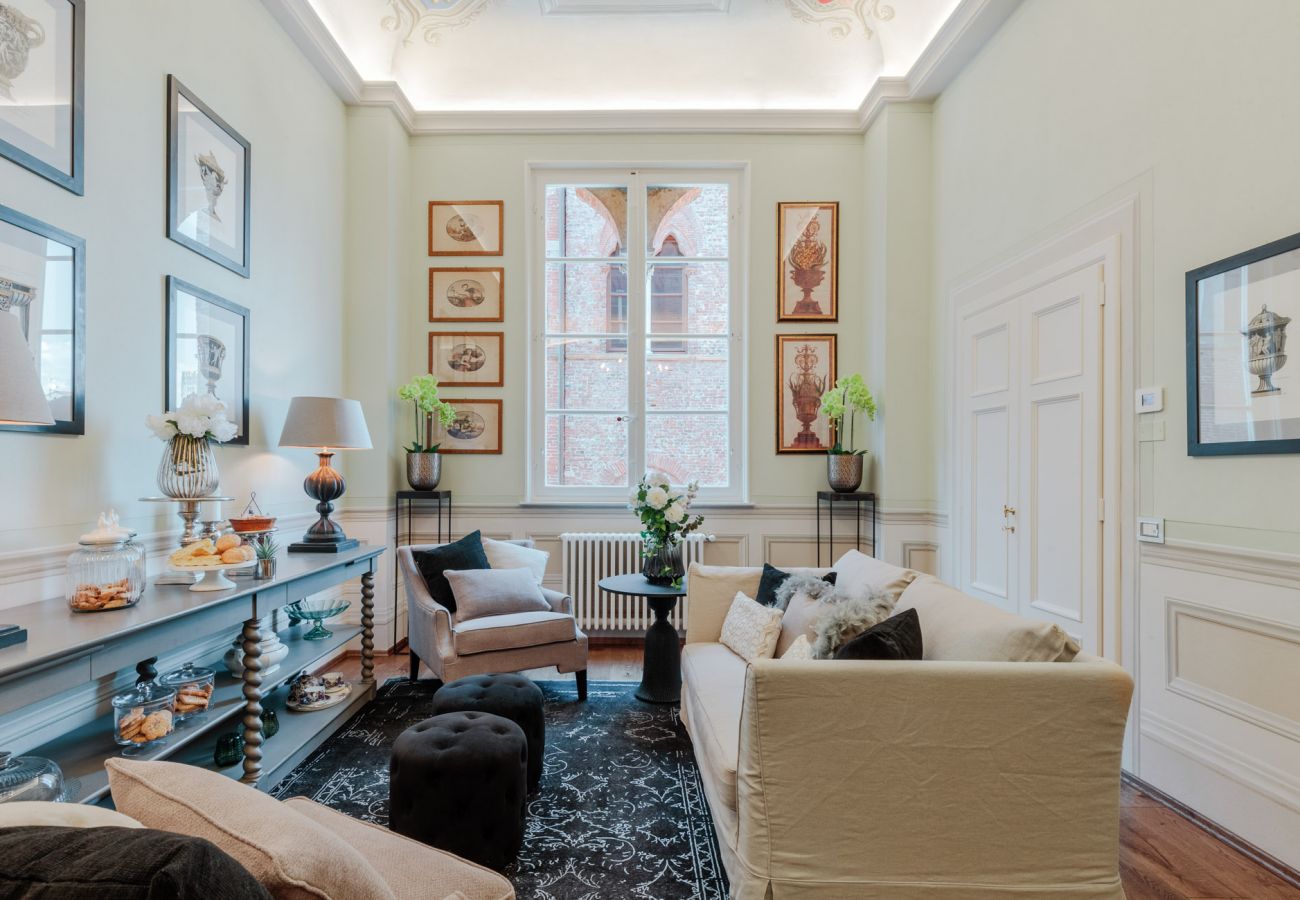 Appartamento a Lucca - THE MEDIEVAL PENTHOUSE, Indulge among History in a Luxury 5 Bedrooms Apartment Appartamento a Lucca - THE MEDIEVAL PENTHOUSE, Indulge among History in a Luxury 5 Bedrooms Apartment
