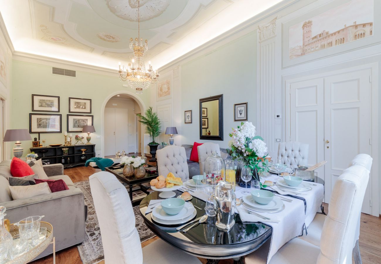 Appartamento a Lucca - THE MEDIEVAL PENTHOUSE, Indulge among History in a Luxury 5 Bedrooms Apartment Appartamento a Lucca - THE MEDIEVAL PENTHOUSE, Indulge among History in a Luxury 5 Bedrooms Apartment