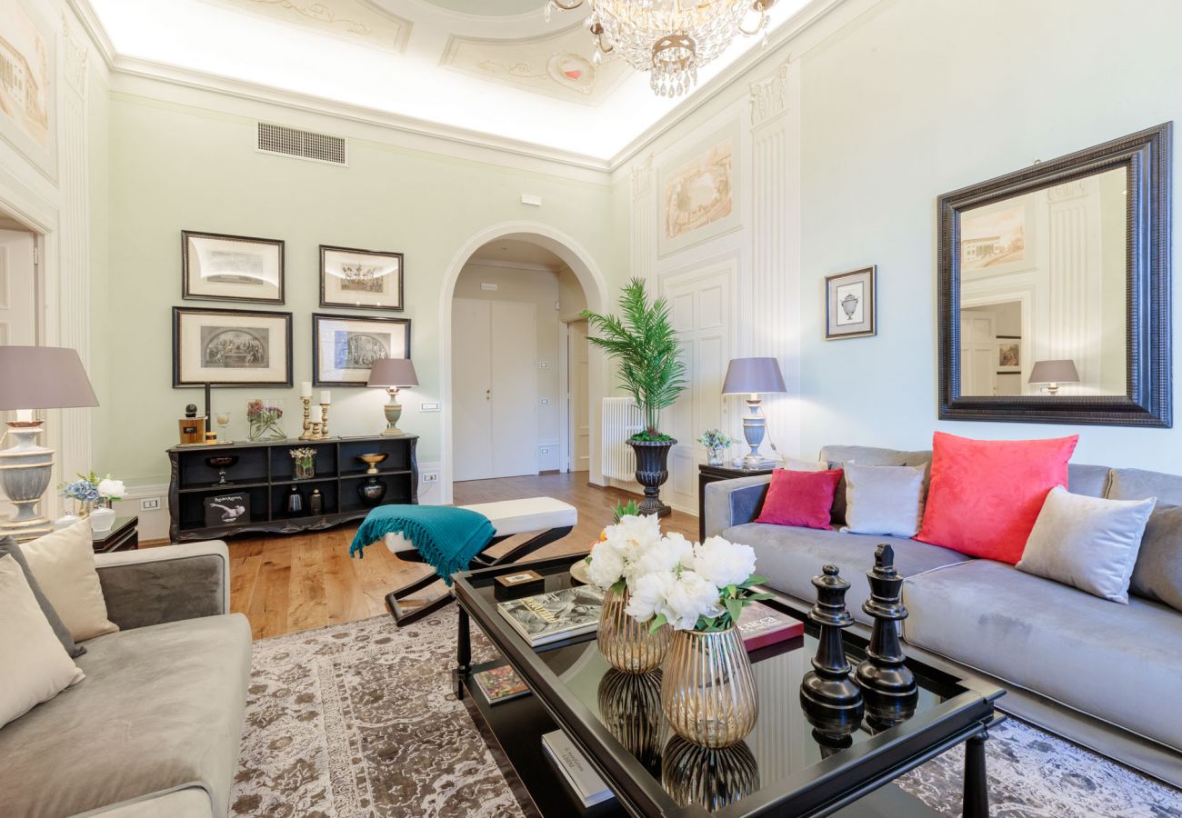 Appartamento a Lucca - THE MEDIEVAL PENTHOUSE, Indulge among History in a Luxury 5 Bedrooms Apartment Appartamento a Lucca - THE MEDIEVAL PENTHOUSE, Indulge among History in a Luxury 5 Bedrooms Apartment