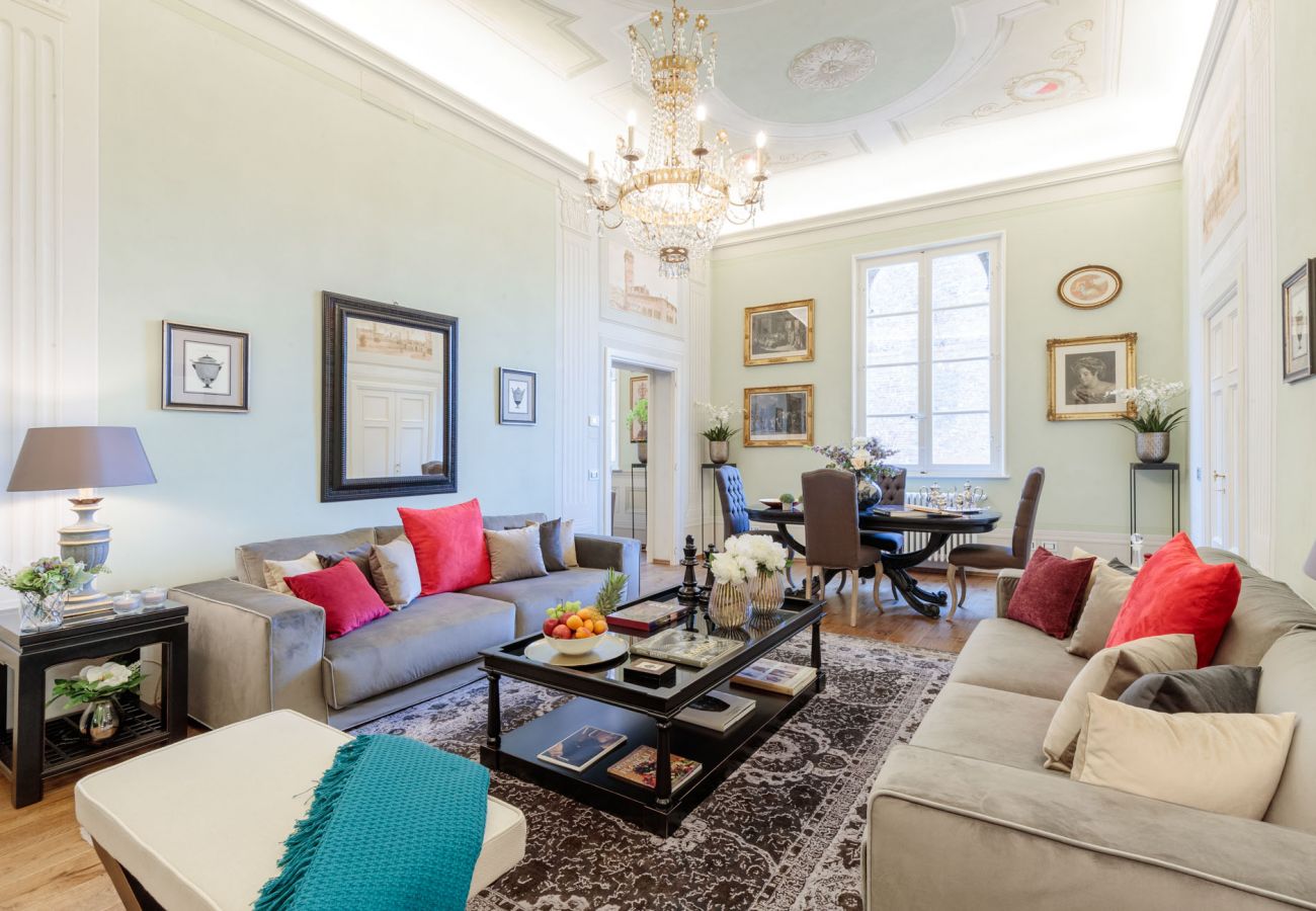 Appartamento a Lucca - THE MEDIEVAL PENTHOUSE, Indulge among History in a Luxury 5 Bedrooms Apartment Appartamento a Lucca - THE MEDIEVAL PENTHOUSE, Indulge among History in a Luxury 5 Bedrooms Apartment
