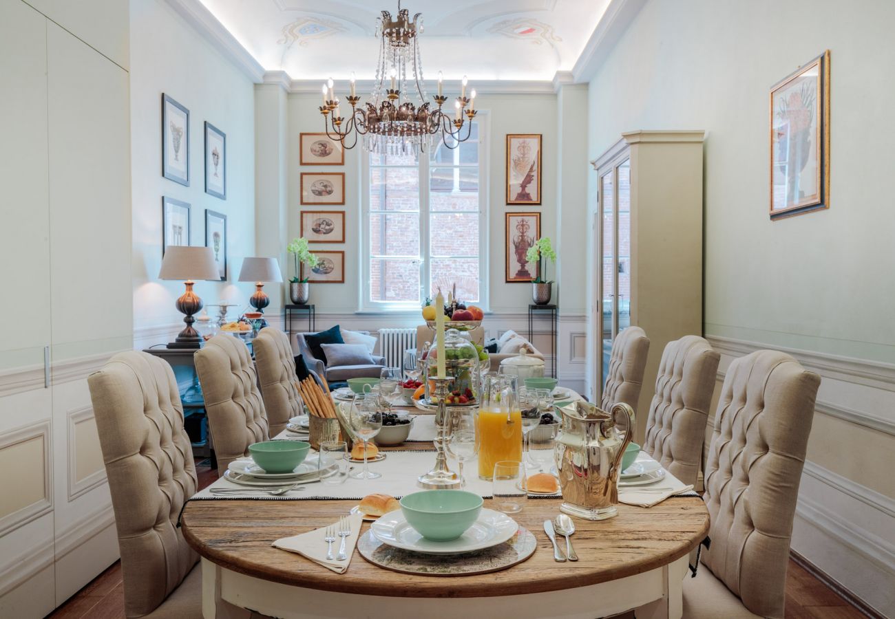 Appartamento a Lucca - THE MEDIEVAL PENTHOUSE, Indulge among History in a Luxury 5 Bedrooms Apartment Appartamento a Lucca - THE MEDIEVAL PENTHOUSE, Indulge among History in a Luxury 5 Bedrooms Apartment