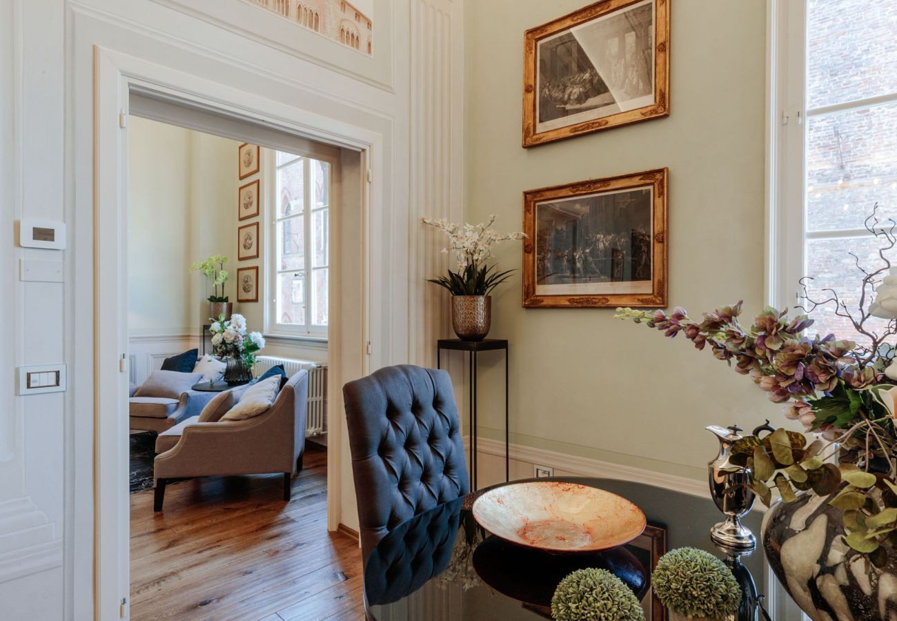 Appartamento a Lucca - THE MEDIEVAL PENTHOUSE, Indulge among History in a Luxury 5 Bedrooms Apartment Appartamento a Lucca - THE MEDIEVAL PENTHOUSE, Indulge among History in a Luxury 5 Bedrooms Apartment