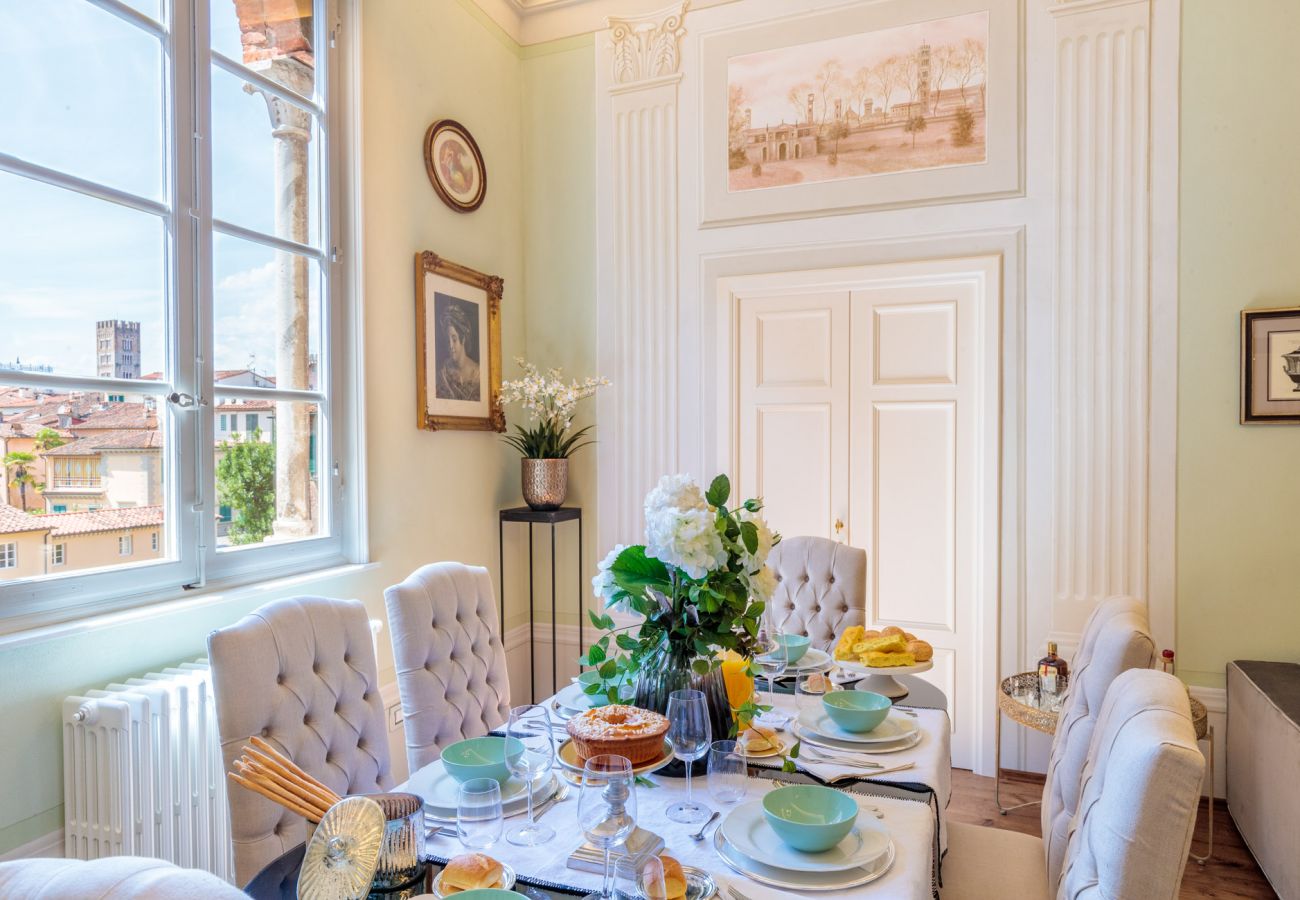 Appartamento a Lucca - THE MEDIEVAL PENTHOUSE, Indulge among History in a Luxury 5 Bedrooms Apartment Appartamento a Lucca - THE MEDIEVAL PENTHOUSE, Indulge among History in a Luxury 5 Bedrooms Apartment