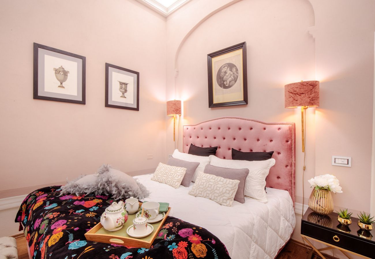 Appartamento a Lucca - THE MEDIEVAL PENTHOUSE, Indulge among History in a Luxury 5 Bedrooms Apartment Appartamento a Lucca - THE MEDIEVAL PENTHOUSE, Indulge among History in a Luxury 5 Bedrooms Apartment