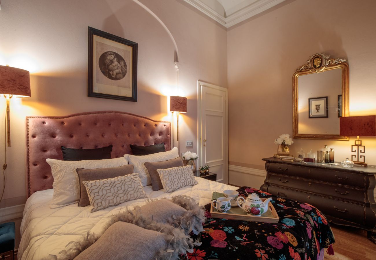 Appartamento a Lucca - THE MEDIEVAL PENTHOUSE, Indulge among History in a Luxury 5 Bedrooms Apartment Appartamento a Lucca - THE MEDIEVAL PENTHOUSE, Indulge among History in a Luxury 5 Bedrooms Apartment