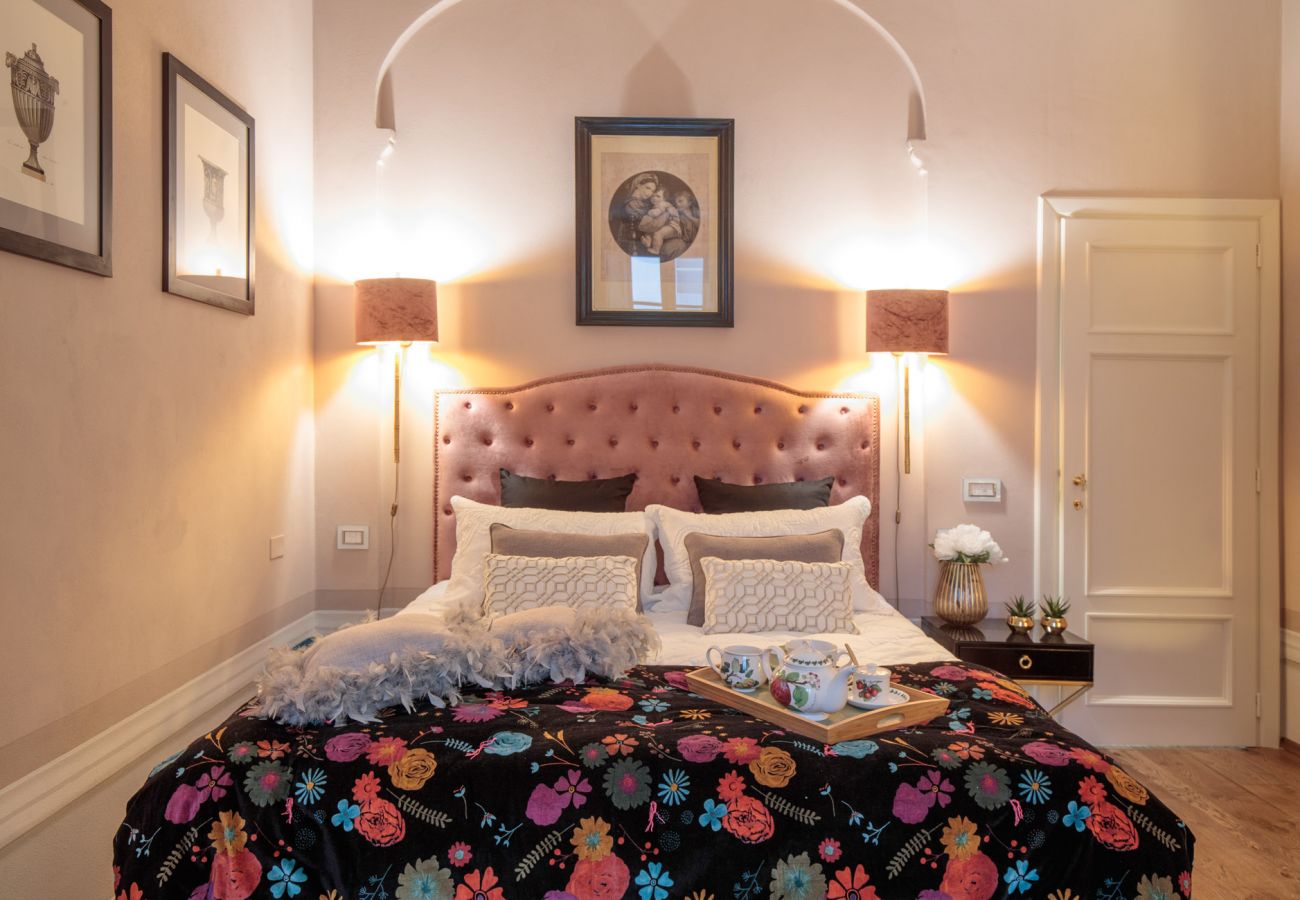 Appartamento a Lucca - THE MEDIEVAL PENTHOUSE, Indulge among History in a Luxury 5 Bedrooms Apartment Appartamento a Lucca - THE MEDIEVAL PENTHOUSE, Indulge among History in a Luxury 5 Bedrooms Apartment