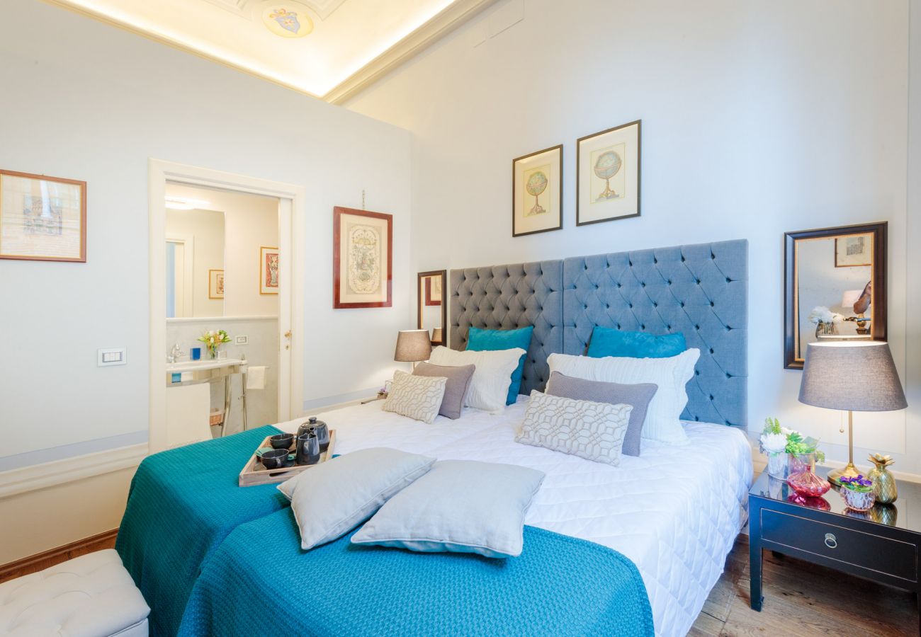 Appartamento a Lucca - THE MEDIEVAL PENTHOUSE, Indulge among History in a Luxury 5 Bedrooms Apartment Appartamento a Lucca - THE MEDIEVAL PENTHOUSE, Indulge among History in a Luxury 5 Bedrooms Apartment