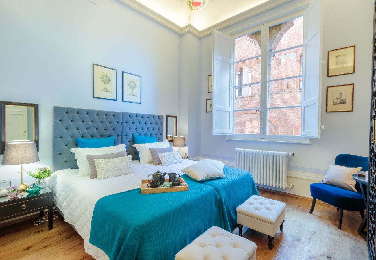 Appartamento a Lucca - THE MEDIEVAL PENTHOUSE, Indulge among History in a Luxury 5 Bedrooms Apartment Appartamento a Lucca - THE MEDIEVAL PENTHOUSE, Indulge among History in a Luxury 5 Bedrooms Apartment