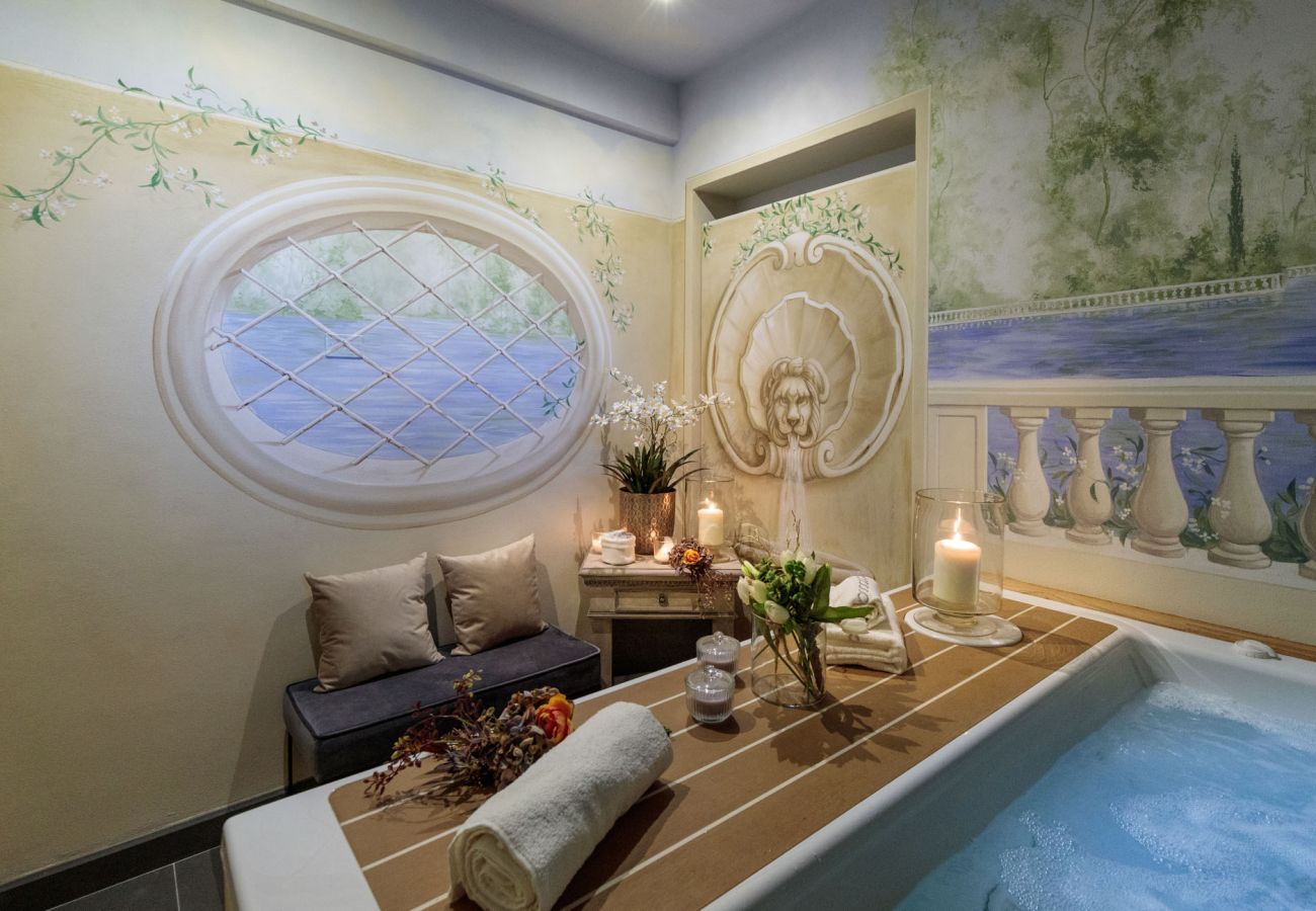 Appartamento a Lucca - THE MEDIEVAL PENTHOUSE, Indulge among History in a Luxury 5 Bedrooms Apartment Appartamento a Lucca - THE MEDIEVAL PENTHOUSE, Indulge among History in a Luxury 5 Bedrooms Apartment