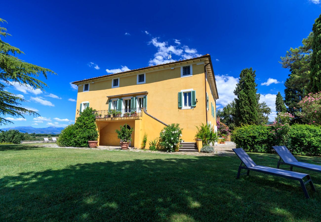 Villa a Montecarlo - 10 Bedrooms Villa in Lucca, SPA, Panoramic Pool Villa a Montecarlo - 10 Bedrooms Villa in Lucca, SPA, Panoramic Pool