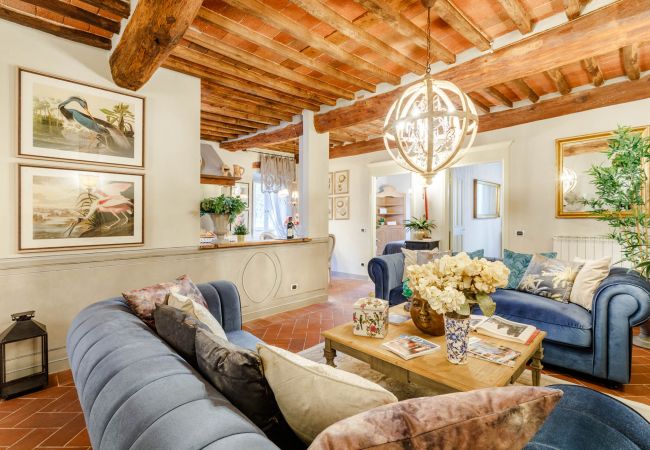  a Lucca - CASA KATHY: Smart and Convenient Luxury 2 Bedrooms Apartment inside the City Walls
