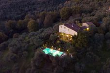 Villa a Lucca - Villa Gufo The Place to Be. Panoramic Private Pool with a Lucca View and Private Tennis Court