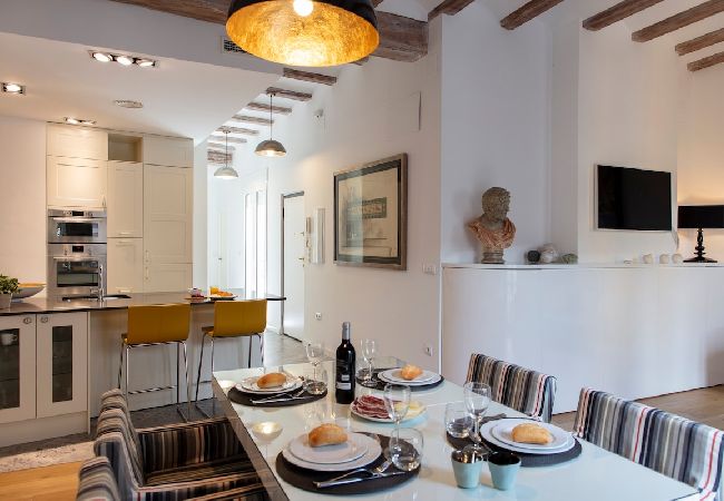 Appartamento a Valencia - Old Town Suite  | 4 Guests | AC WiFi | Exclusive