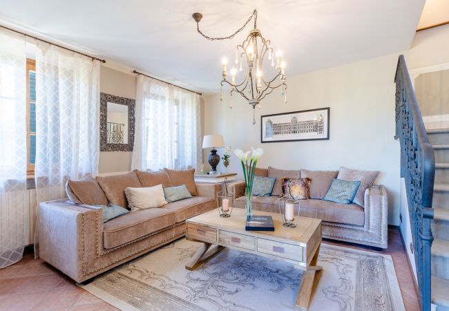 Villa a Lucca - Nonna Bianca, a Genuine Farmhouse in Sant'Alessio, Lucca Villa a Lucca - Nonna Bianca, a Genuine Farmhouse in Sant'Alessio, Lucca