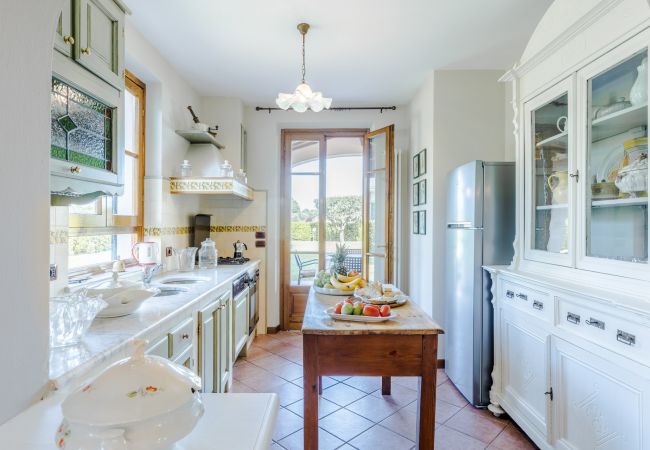 Villa a Lucca - Nonna Bianca, a Genuine Farmhouse in Sant'Alessio, Lucca Villa a Lucca - Nonna Bianca, a Genuine Farmhouse in Sant'Alessio, Lucca